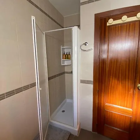 En El Centro De Con Aire Y Wifi דירה